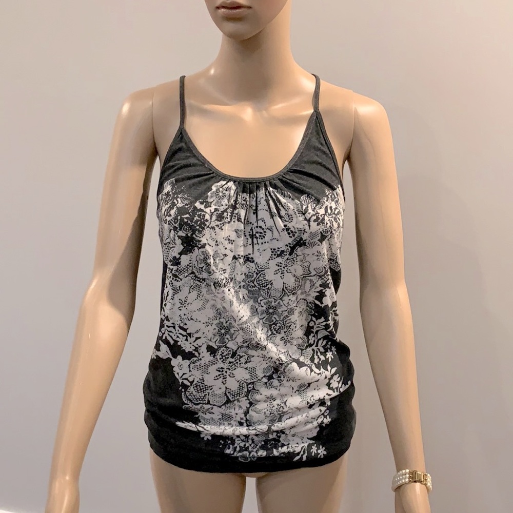 NEW. M.Rena top